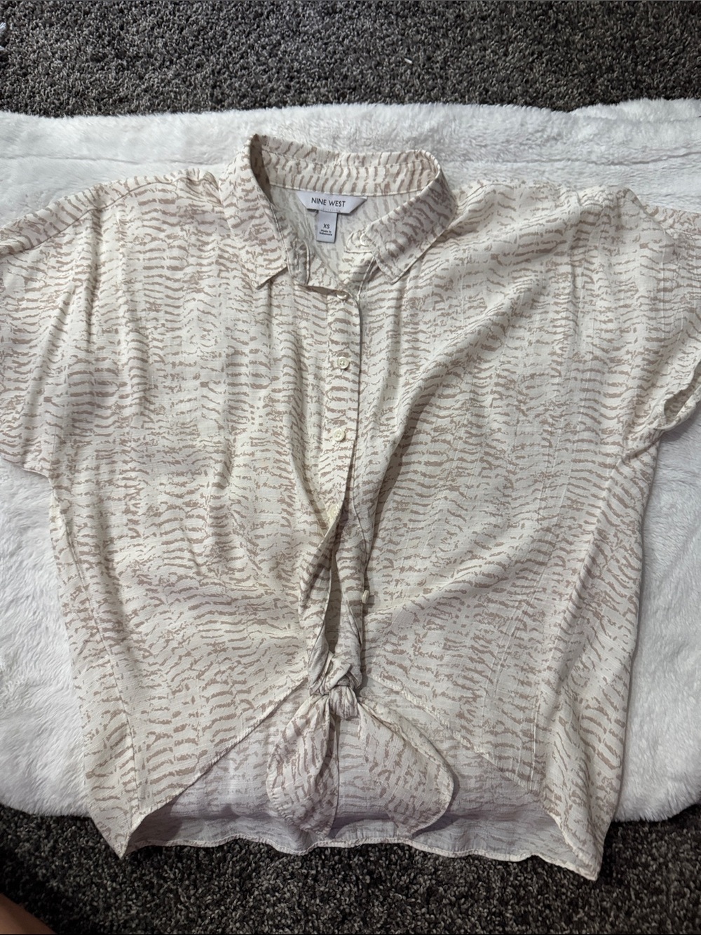 Nine West Cream and Tan Patterned Short Sleeve Button Front Blouse